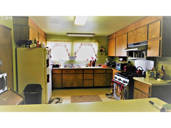 2837 W Harvard Ave, Roseburg, OR 97471